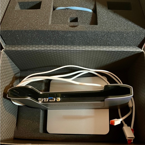 LIKE New Vertical Dock for 15 inch MacBook Pro with Retina Display Henge Docks - Picture 10 of 10